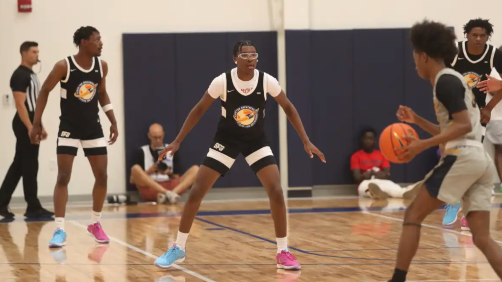 Bryce James cam: Watch dunk, other Nike EYBL footage