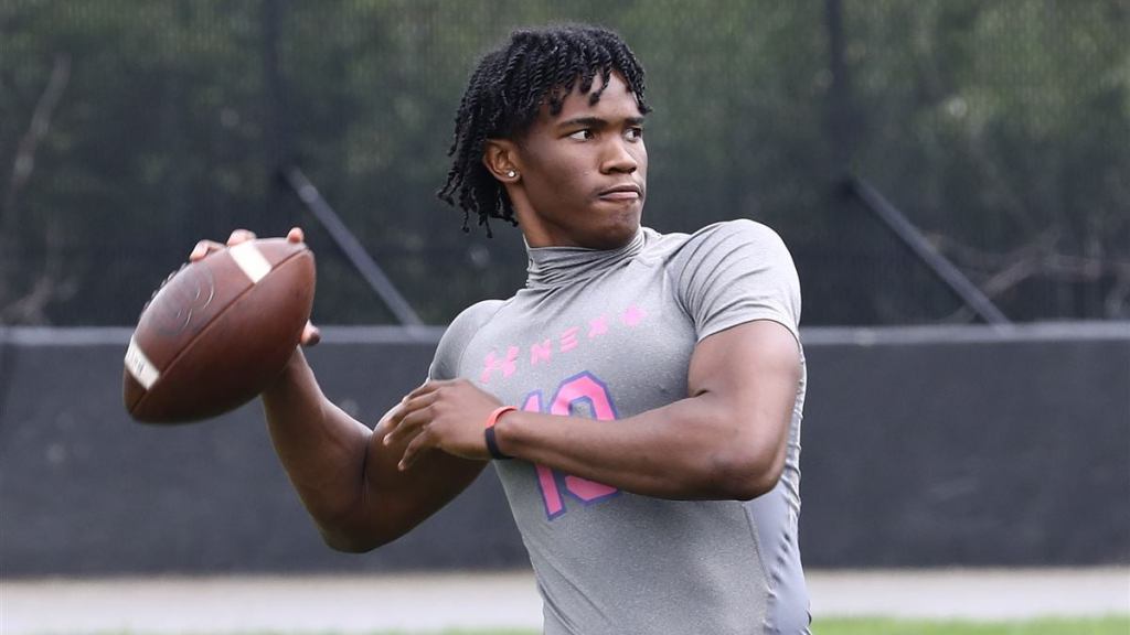 Friday night notes: Top '25 QB visits Ohio State, Oregon's big OT prospect and more